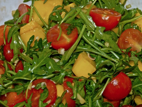<i>Mango-Rucola-</i><i>Salat mit Ingwer-</i><i>Dressing</i>